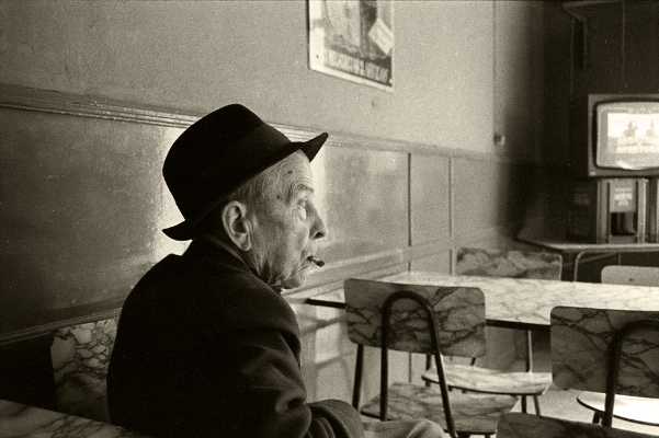 Luís Barreira "Sessão Aventura", Mértola, 1984 Fotografia Gelatin Silver print serie: street photography arquivo: F_015_4205, 1984