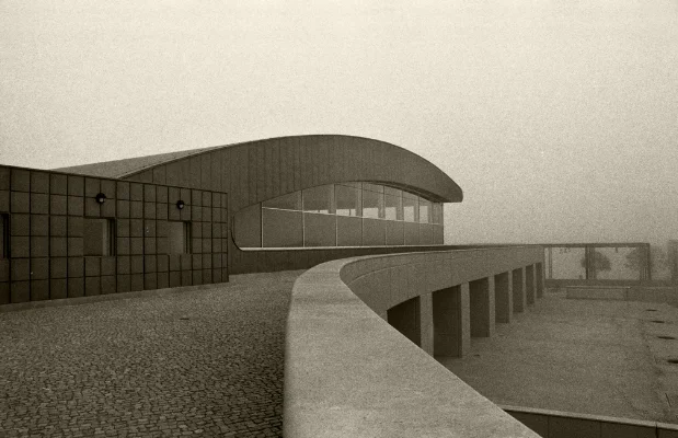 Luís Barreira Pavilhão Atlântico, 1999 Lisboa Fotografia Gelatin Silver print Série: no parque
