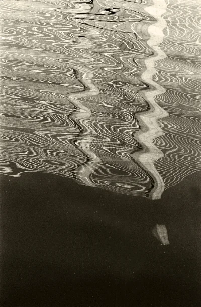 Luís Barreira Reflexos, 2000 Fotografia Gelatin Silver print Série: Forms and Shapes