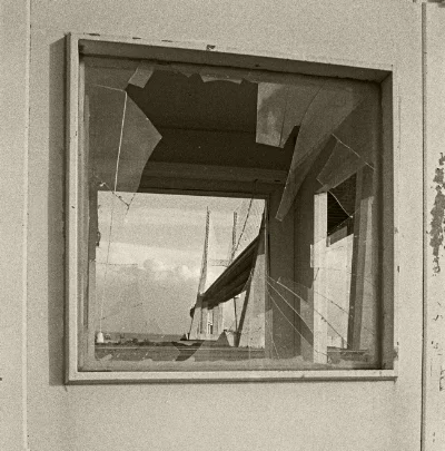 Luís Barreira Ponte Vasco da Gama, 1999 Fotografia Gelatin Silver print Série: no parque