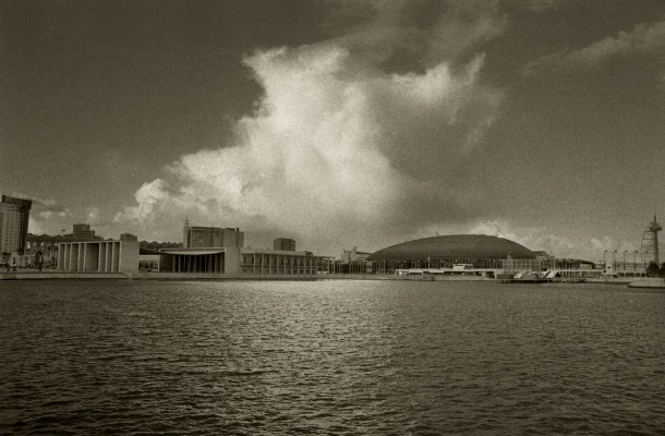 Luís Barreira Espelho d'água - Expo'98 Lisboa, 1999 Fotografia Gelatin Silver print Série: no parque