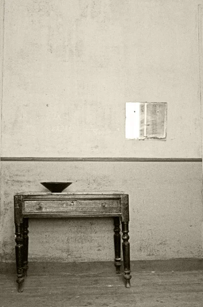 Luís Barreira Mirror, Vase on the table, 1992 Fotografia/Instalação Série: arealva