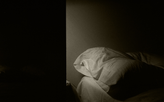 Luís Barreira my pillow, 1986 fotografia Gelatin Silver print arquivo: #023_4324, 1986