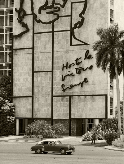 Luís Barreira " Hasta la victoria siempre ", Havana, 1997 fotografia Gelatin Silver print série: Cuba 97 Exposição em Galeria Imargem - Almada, 1999 Publicação em Livro (Depósito Legal 144 759/99) arquivo: F_310_7231, 1997