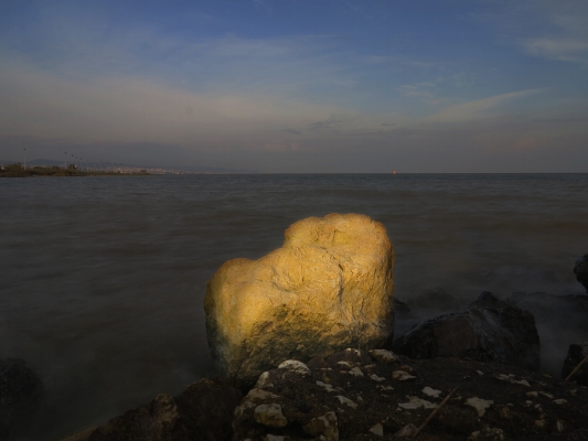 Luís Barreira rocha amarela, 2014 Fotografia série:. no parque arquivo: 12_1829, 2014