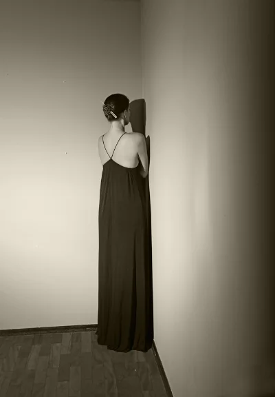 Luís Barreira prayer, 2015 performed by Érica Cunha Fotografia Série: La Femme - surréaliste arquivo: 09_0327, 2015