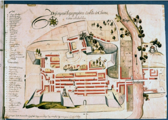 Planta da cidade de Chaves, séc. XVIIIDurante a Guerra da restauração (1640-1668) foram feitas alterações às defesas da cidade de Chaves. Para dar resposta no contexto militar à moderna artilharia foram construídas, sob a direcção do Governador Mili…