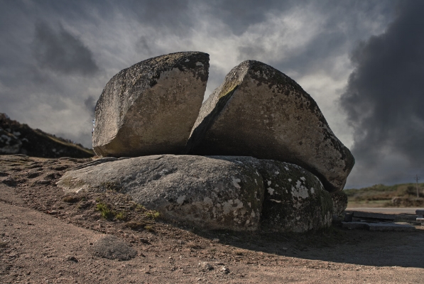 Luís Barreira Pedra da Bolideira, 2011 Chaves fotografia série: Megalíticos arquivo: 10_0279, 2011