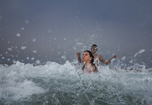 Luís Barreira Banho no mar, 2013 Fotografia série: arquivo: 08_2638, 2013