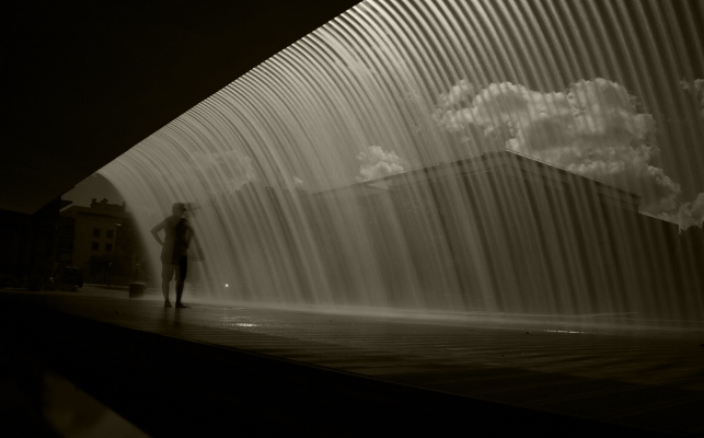 Luís Barreira water fall, 2016 parque das nações, Lisboa Fotografia arquivo: 09_2537, 2016 Série: no parque