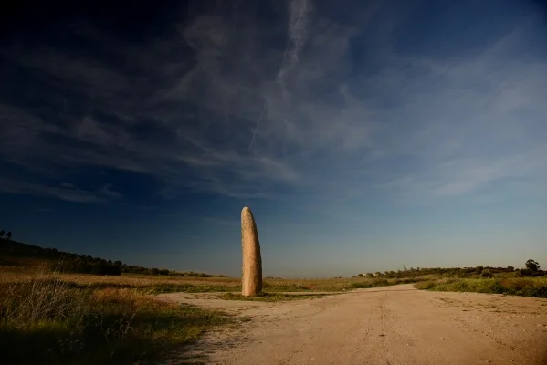 Luís Barreira Menhir do Outeiro, 2015 Fotografia série: Megalíticos arquivo: 03_5497, 2015
