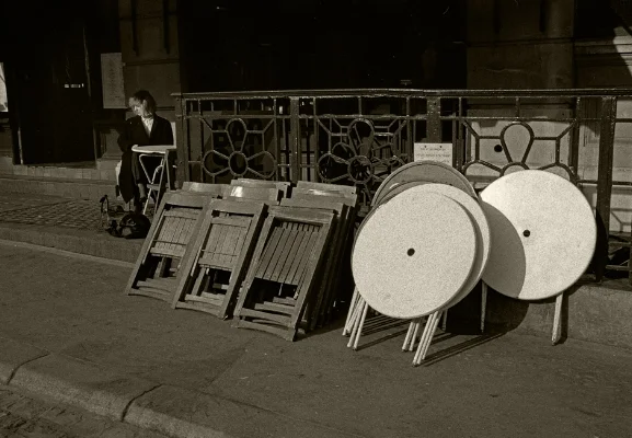 Luís Barreira " Squares and Circles ", 1988 London Fotografia Gelatin Silver print serie: street photography arquivo: F_039_5060, 1988