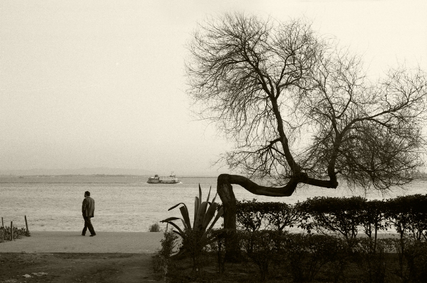 Luís Barreira Ribeira das Naus, 1991 Lisboa Fotografia Gelatin Silver print serie: street photography arquivo: F_125_9814, 1991