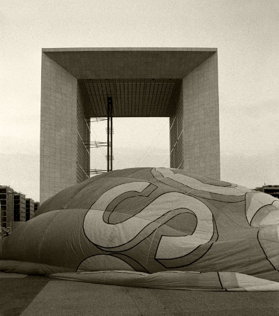 Luís Barreira Le Grand Arche , Paris, 1989 Fotografia Gelatin Silver print serie: street photography arquivo: F_066_6097, 1989