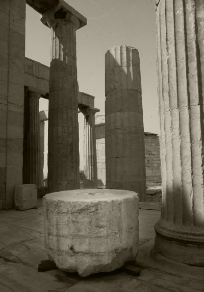Luís Barreira Coluna Parténon - Atenas, 1984 Fotografia/Diapositivo arquivo: SLIDE_Grecia_1299, 1984