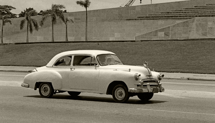 Luís Barreira Carro Havana, 1997 Fotografia Gelatin Silver print Série: CUBA'97 Exposição na Galeria Imargem - Almada, 1999 Publicação em Livro (Depósito Legal 144 759/99) arquivo: F_310_7232, 1997