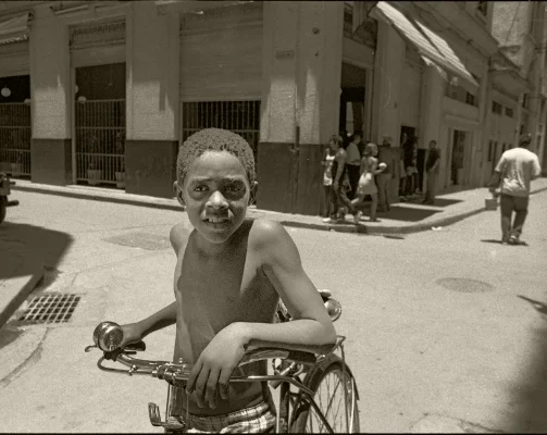 Luís Barreira Havana, 1997 Fotografia Gelatin Silver print Série: CUBA'97 Exposição na Galeria Imargem - Almada, 1999 Publicação em Livro (Depósito Legal 144 759/99) arquivo: F_311_7244, 1997