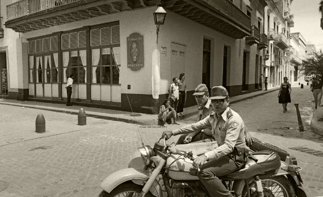 Luís Barreira Havana, 1997 Fotografia Gelatin Silver print Exposição na Galeria Imargem - Almada, 1999 Publicação em Livro (Depósito Legal 144 759/99) arquivo: F_311_7251, 1997