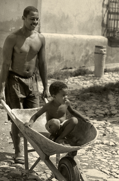 Luís Barreira Cuba, 1997 Fotografia Gelatin Silver print Série: CUBA'97 Exposição na Galeria Imargem - Almada, 1999 Publicação em Livro (Depósito Legal 144 759/99) arquivo: F_313_7317, 1997
