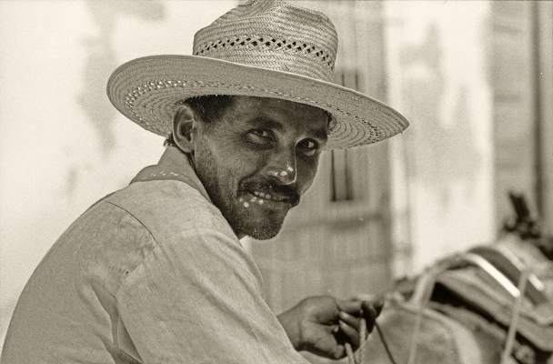 Luís Barreira Cuba, 1997 Fotografia Gelatin Silver print Série: CUBA'97 Exposição na Galeria Imargem - Almada, 1999 Publicação em Livro (Depósito Legal 144 759/99) arquivo: F_313_7320, 1997