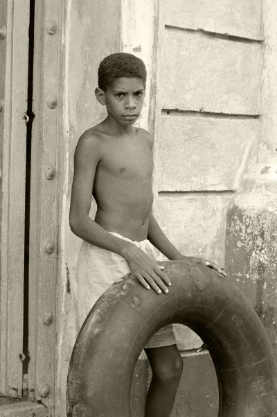 Luís Barreira Cuba, 1997 Fotografia Gelatin Silver print Série: CUBA'97 Exposição na Galeria Imargem - Almada, 1999 Publicação em Livro (Depósito Legal 144 759/99) arquivo: F_313_7343, 1997