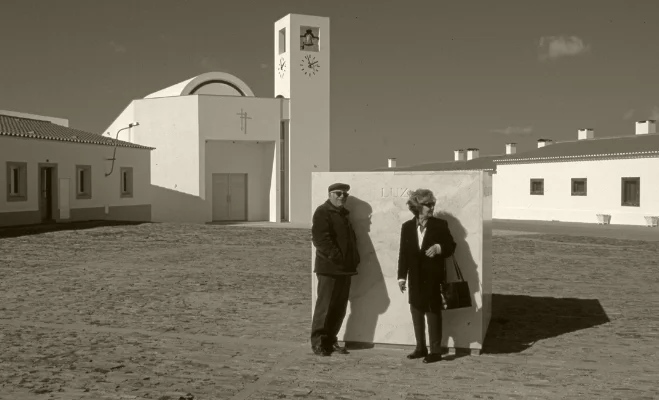 Pais by Luís Barreira Aldeia da Luz, 2003 Fotografia arquivo: SLIDE_20746, 2003