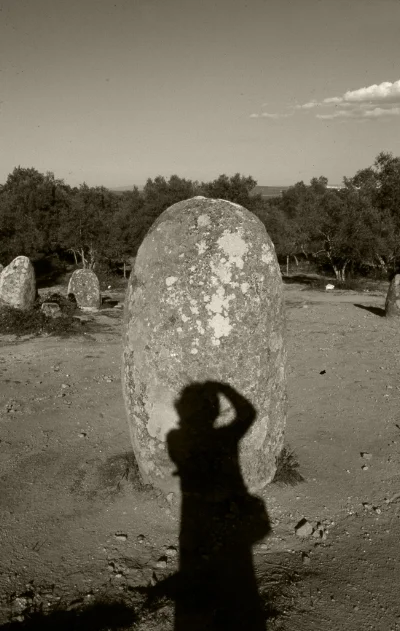 Luís Barreira Cromeleque dos Almendres, 1999 Fotografia Gelatin Silver print arquivo: FOLIO_434_18173, 1999