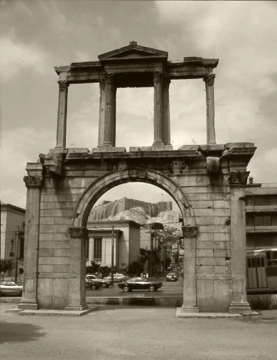 Luís Barreira Arco de Adriano, 1984 Atenas série: antiguidade clássica Fotografia arquivo: 1984_SLIDE_21949