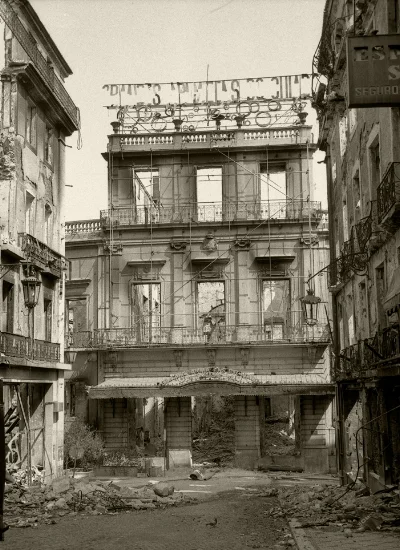 Luís Barreira Incêndio nos Armazéns do Chiado*, 1988 Lisboa Fotografia Gelatin Silver print arquivo: 1988_FOLIO_042_5161