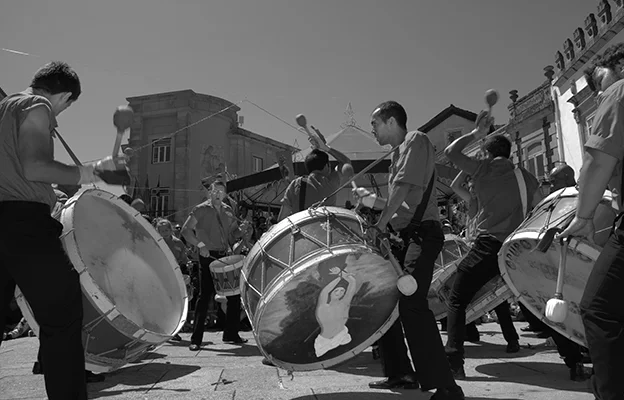 Luís Barreira “o sagrado e o profano”, 2012 Viana do Castelo Festas da Santa Luzia série: street photography Fotografia arquivo: 2012_08_17_NIK_0311