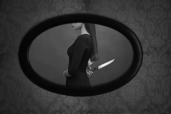 Luís Barreira “segredos” 2016 série: Performed by Maria Teixeira Fotografia arquivo: 2016_01_19_NK1_1775_mirror4