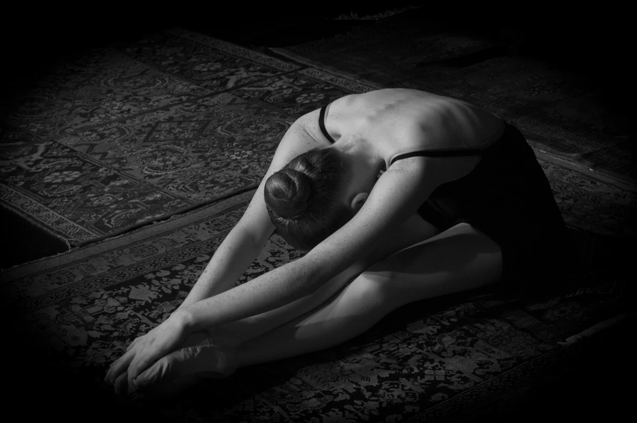Ashleigh_toe touch stretch_bw_warmup_cherry center_clone-1.jpg