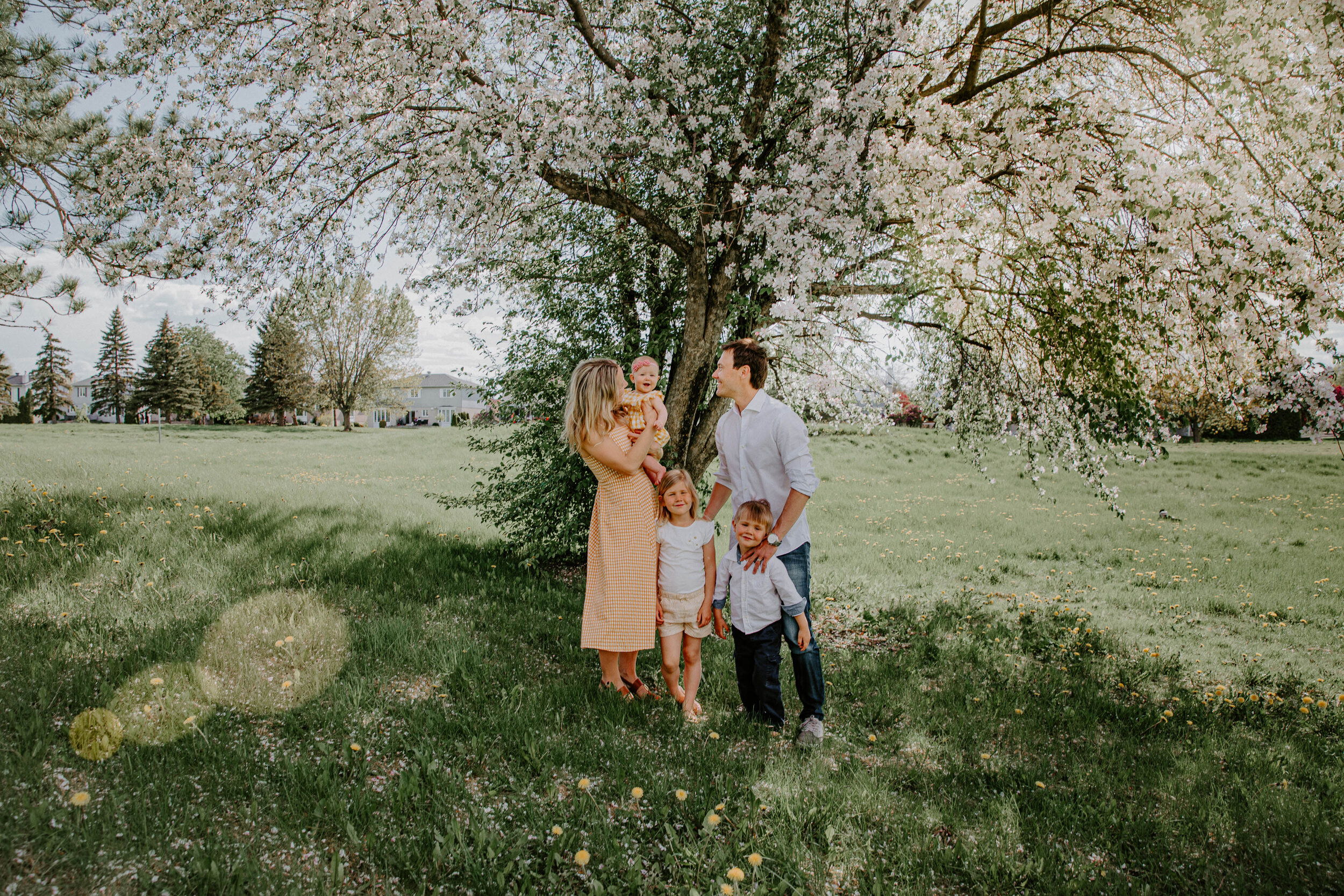 photographe-de-famille-séance-photo-enfants-lifestyle-spontané-naturel-Varennes-13.jpg