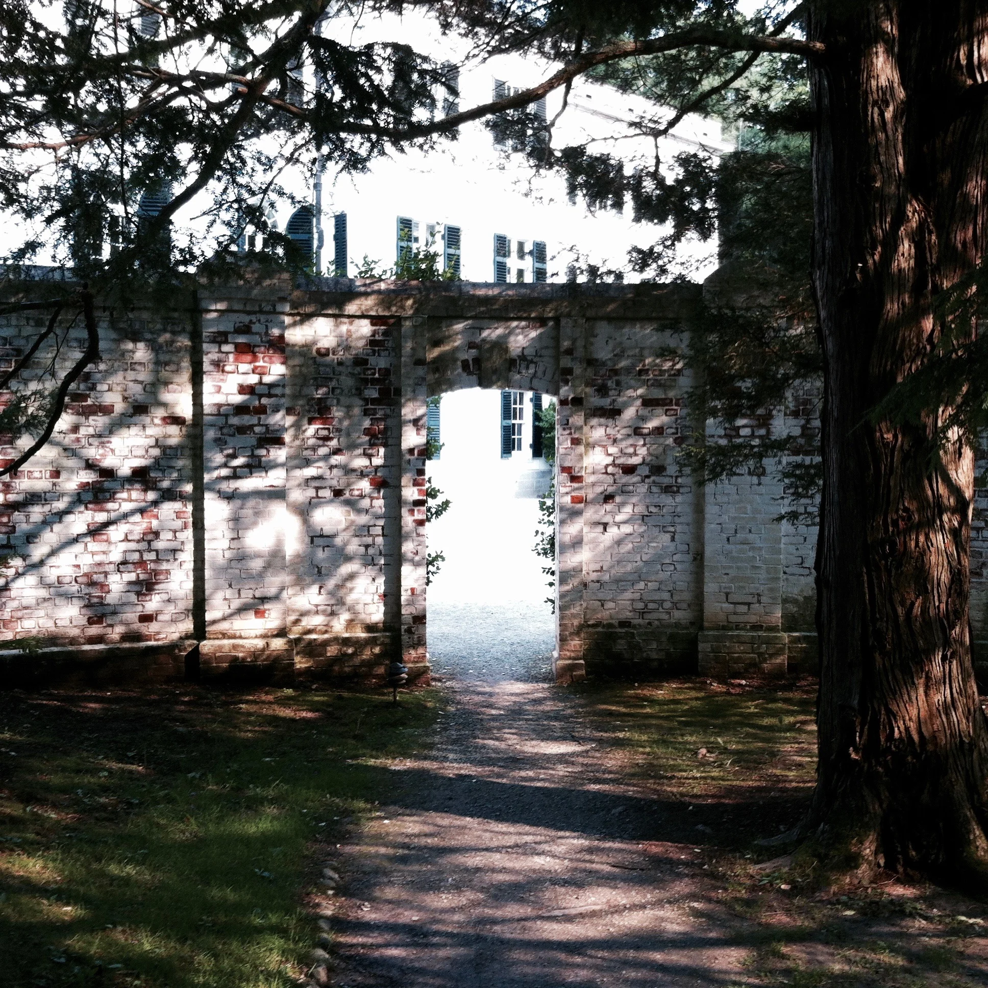 The side gate outside the courtyard of the house. — N.M-Y. '15