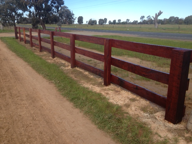 fencing_vic_timber_1.jpg