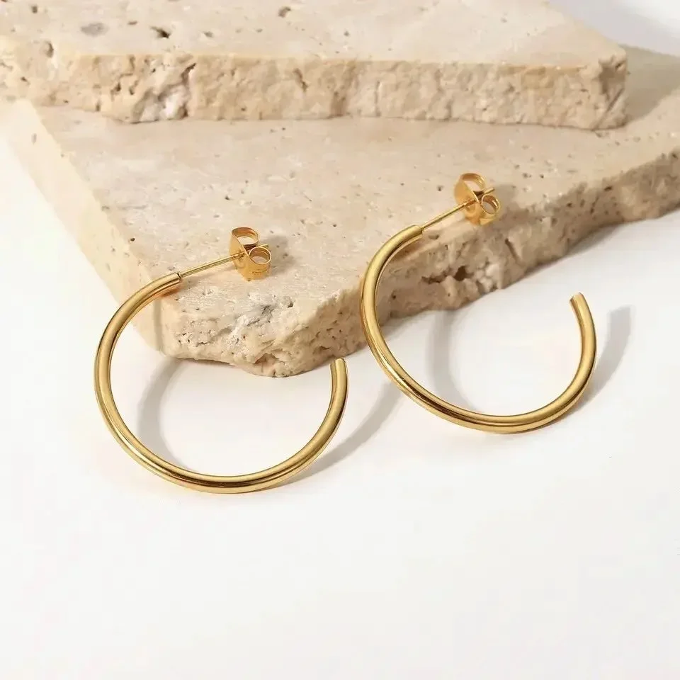 Gold Hoop Earrings for women, a timeless jewelry staple and thoughtful gift perfect for birthdays, anniversaries, holidays, and celebrations.