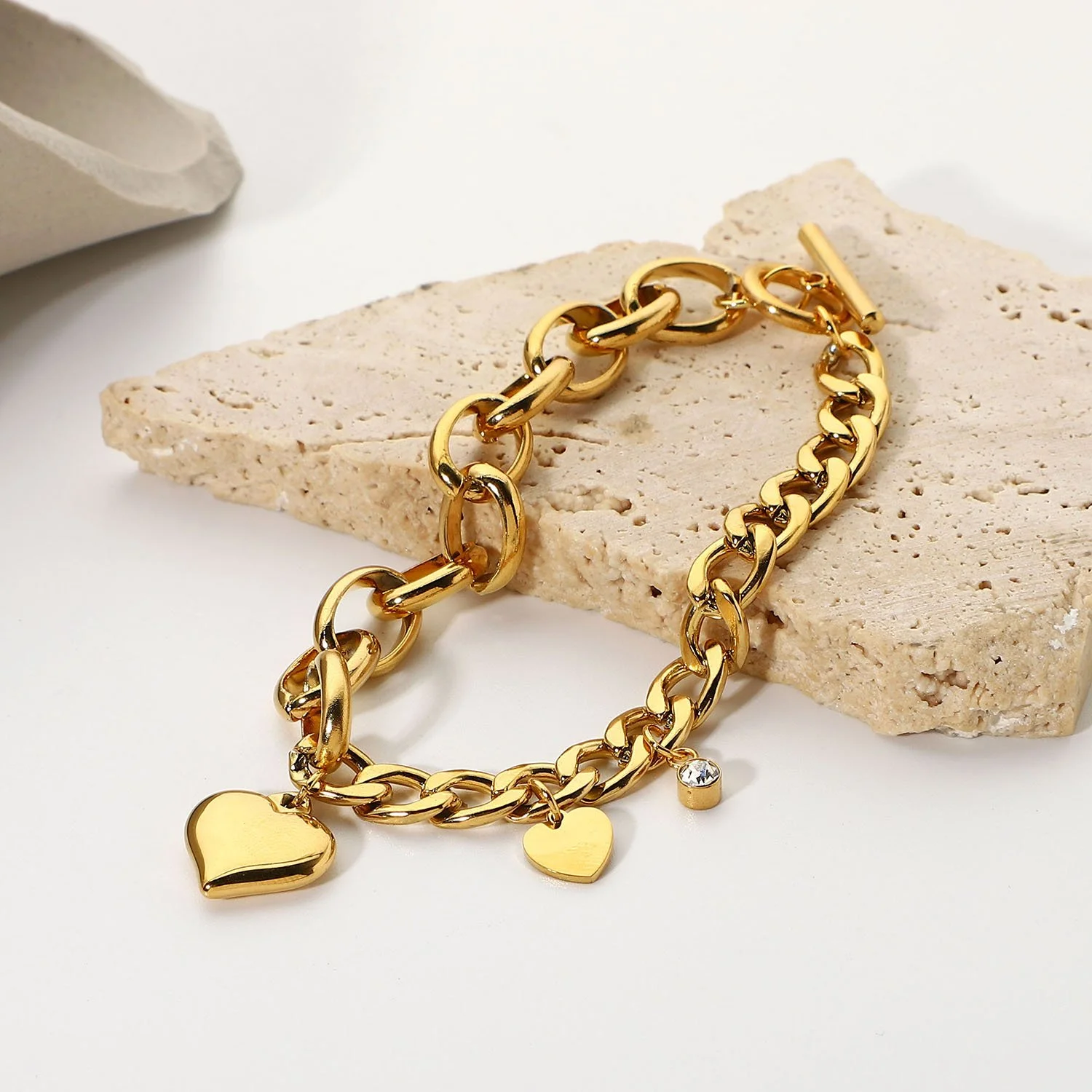 Women's gold bracelet for everyday wear and special occasions.