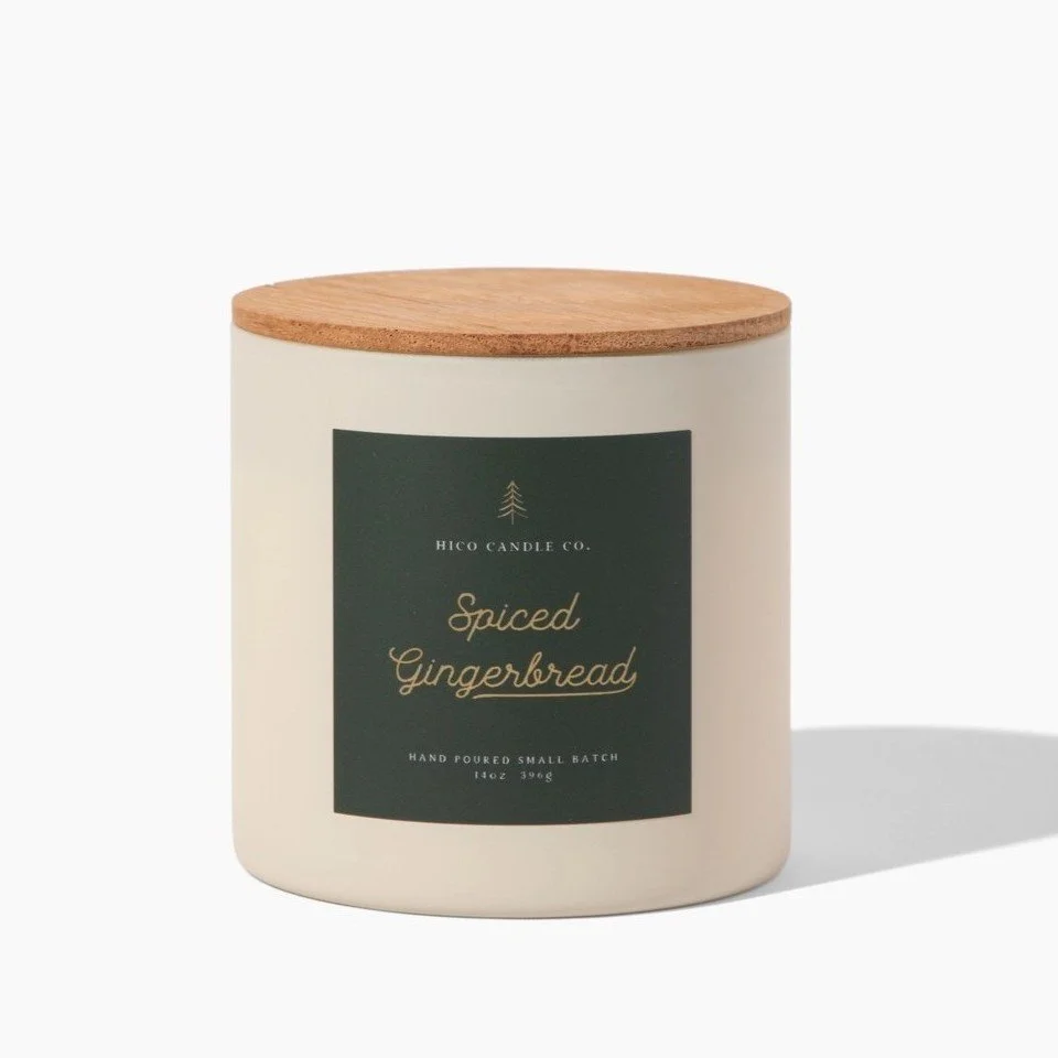 Gingerbread scented candle in an ivory glass jar, featuring a warm, sweet and spicy fragrance perfect for Christmas and cozy winter evenings.