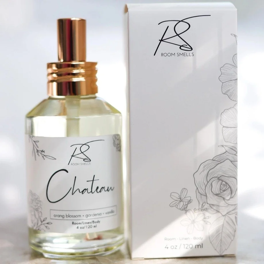 Soft and elegant perfume for women with warm vanilla and delicate white floral notes.