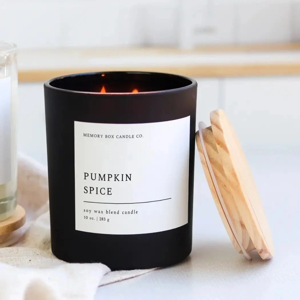 Fall autumn pumpkin spice candle with strong scent and long burn time.