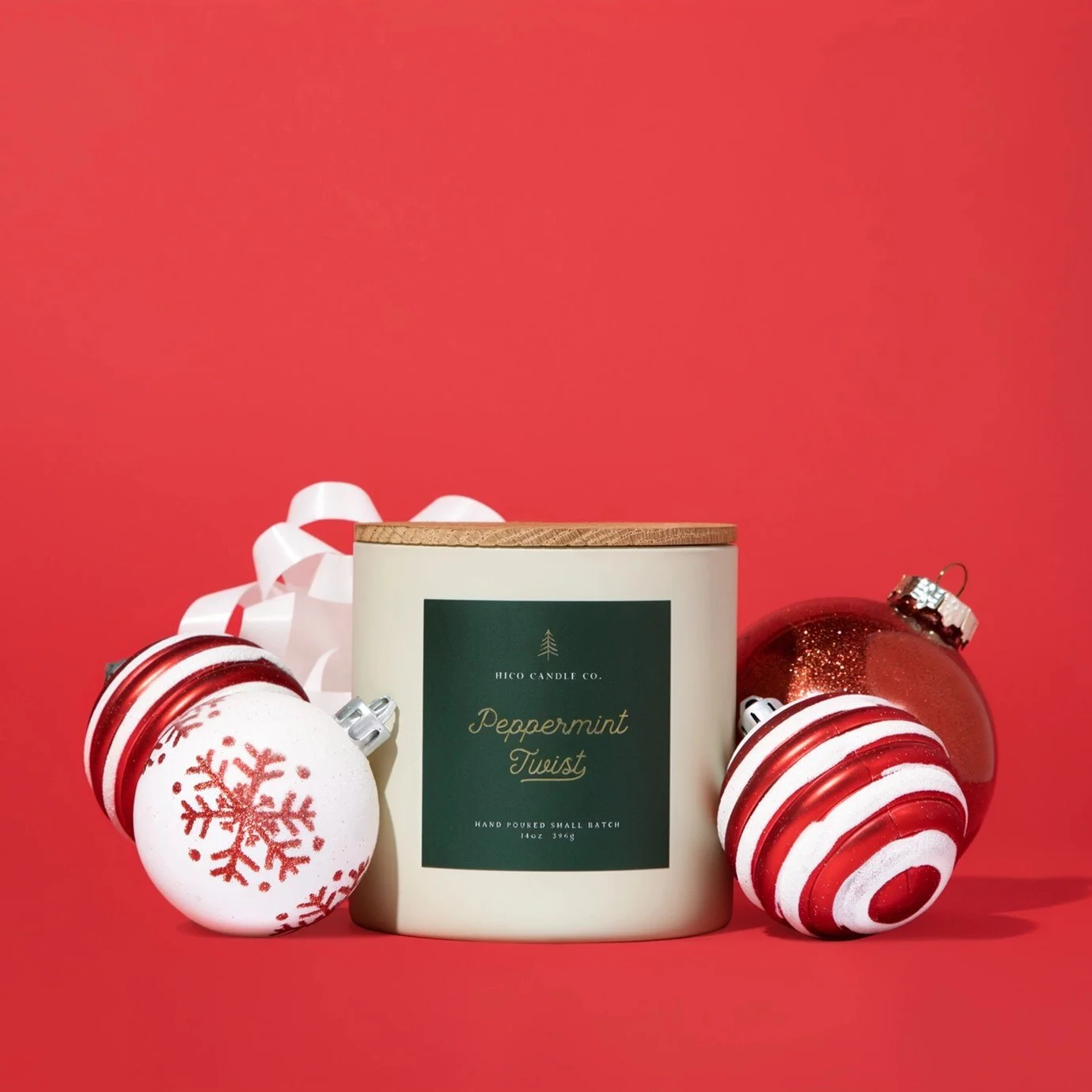 Peppermint, vanilla and balsam candle in an elegant glass jar, combining refreshing mint, sweet vanilla and woodsy evergreen for a festive Christmas fragrance.