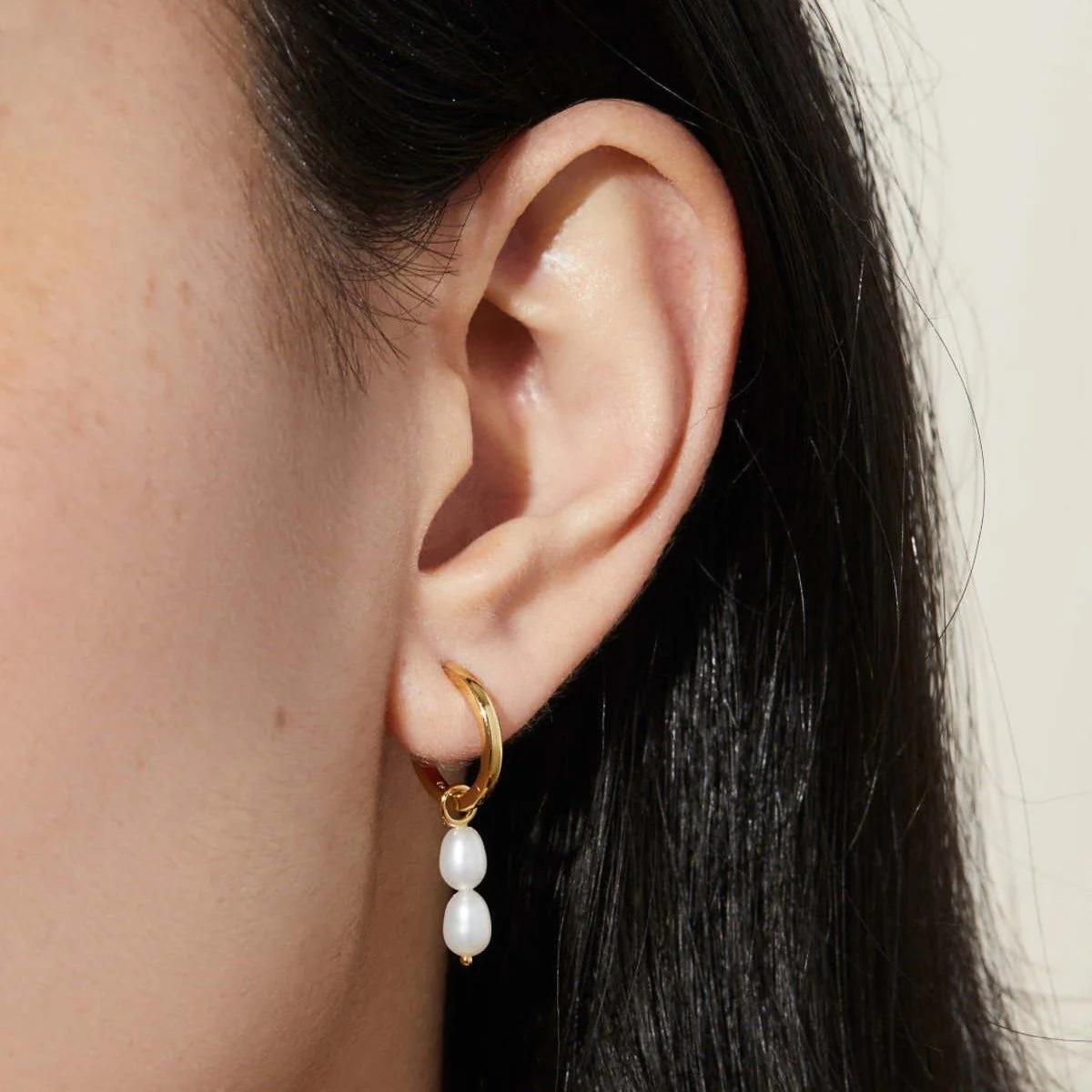 Small freshwater pearl hoop earrings for everyday wear.