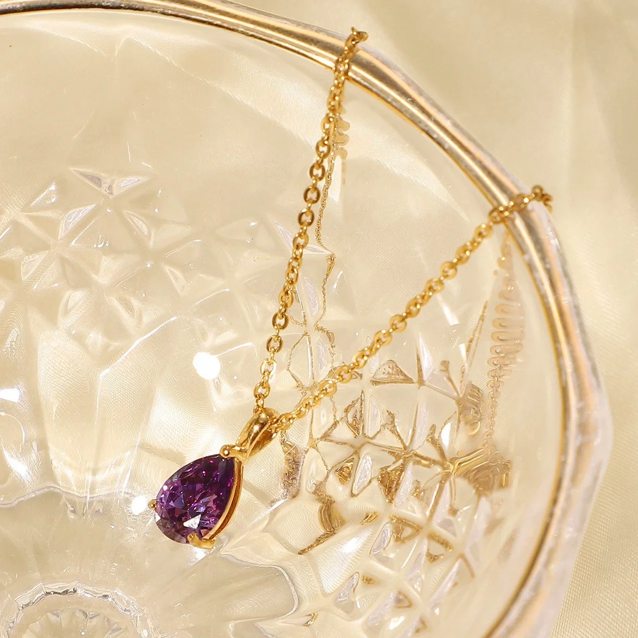 Gold Amethyst Pendant Necklace for women, a timeless purple gemstone jewelry gift perfect for birthdays, anniversaries, holidays, and meaningful celebrations.