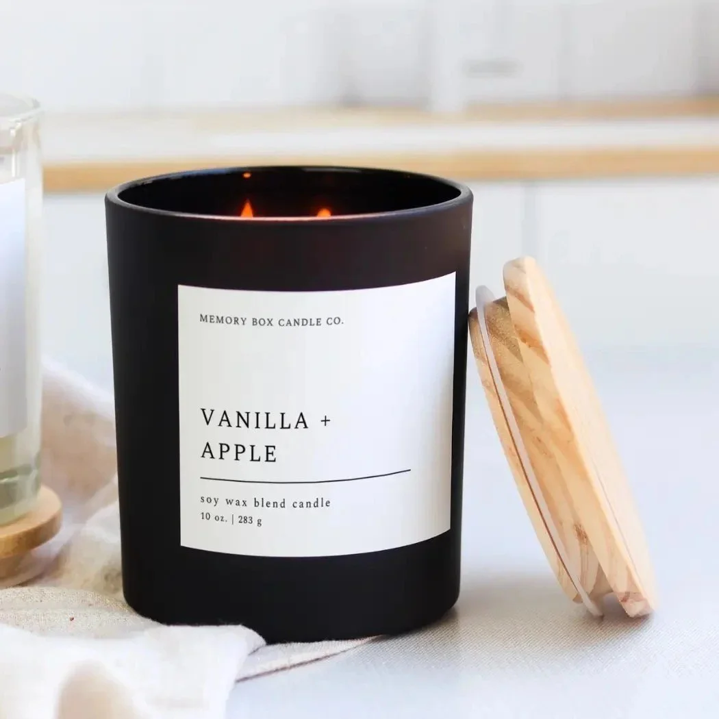Vanilla apple scented soy candle for the Christmas and the holiday gifting.