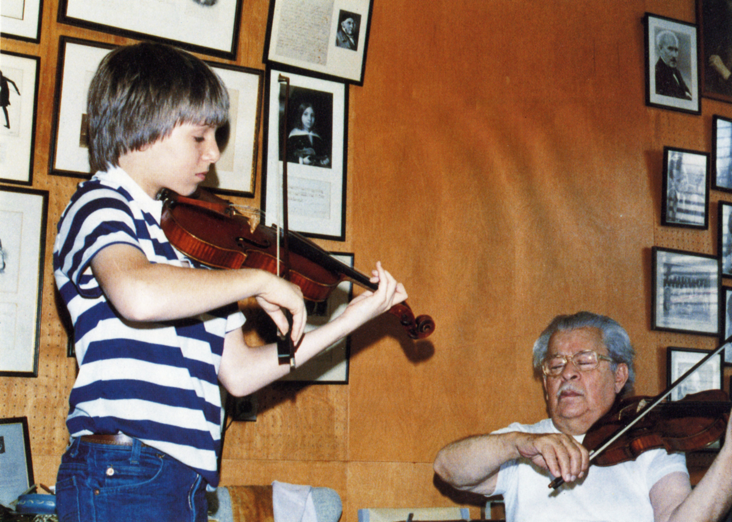Gingold with one of his many famous pupils, a young Joshua Bell. Read what Joshua Bell had to say about his beloved teacher here . 