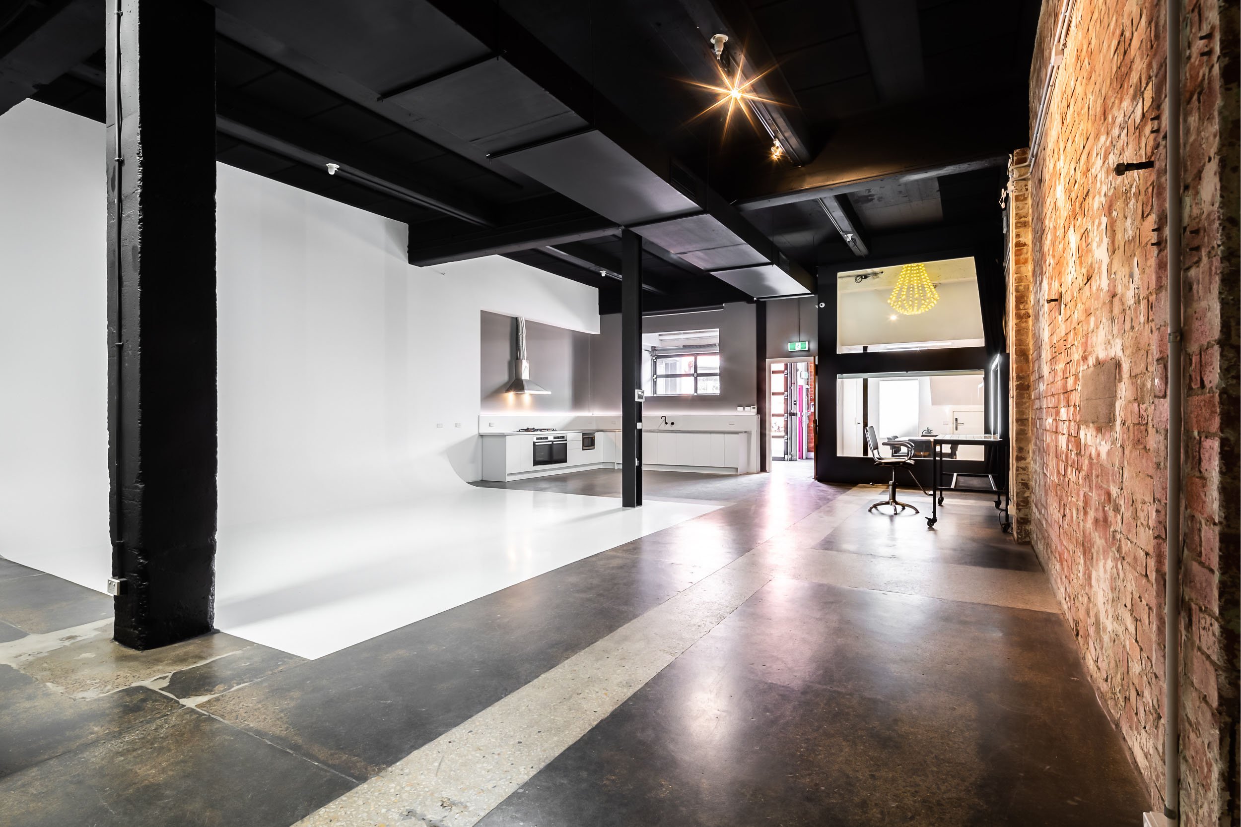 Glow-Studios_GF_cyclorama-sound-video-photogaphy.jpg