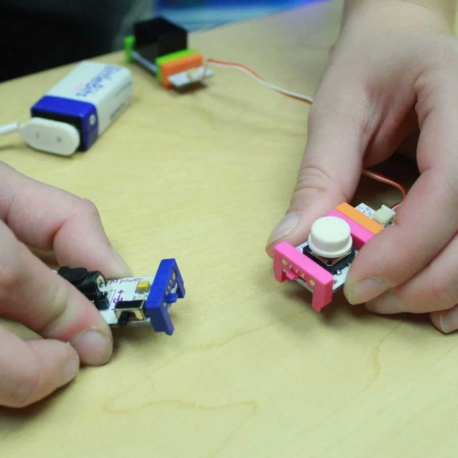 littlebits_wide-611d6a61b19ac3e8e43ca257f083609fc5d5c440-s1600-c85.jpg