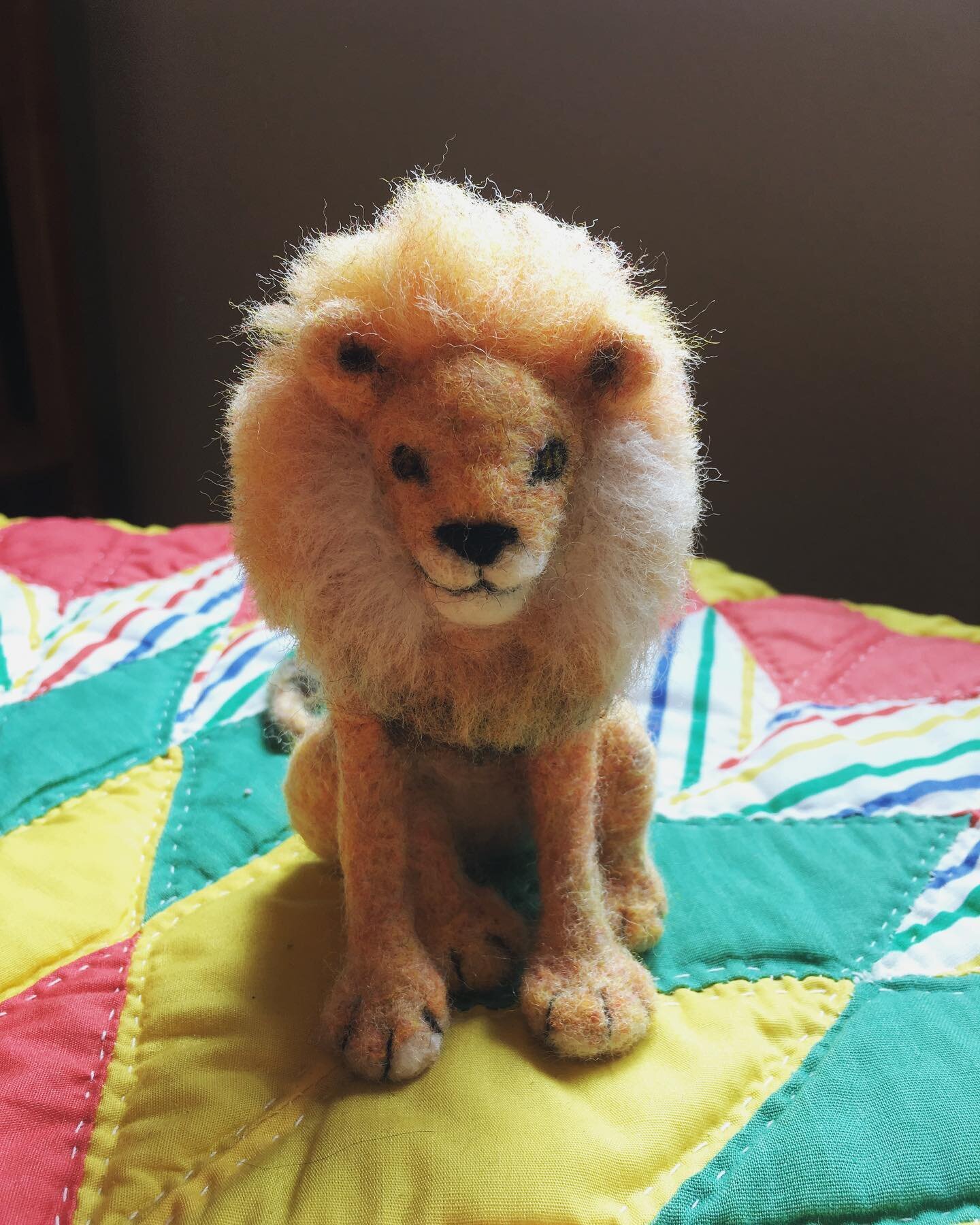 Trying to gradually share a huge backlog of photos... Here&rsquo;s a felted #lion I made for my dad last year! It was a fun challenge to figure out how to make him sit in a natural way, and to get his mane sufficiently fluffy.
&bull;
#needlefelting #