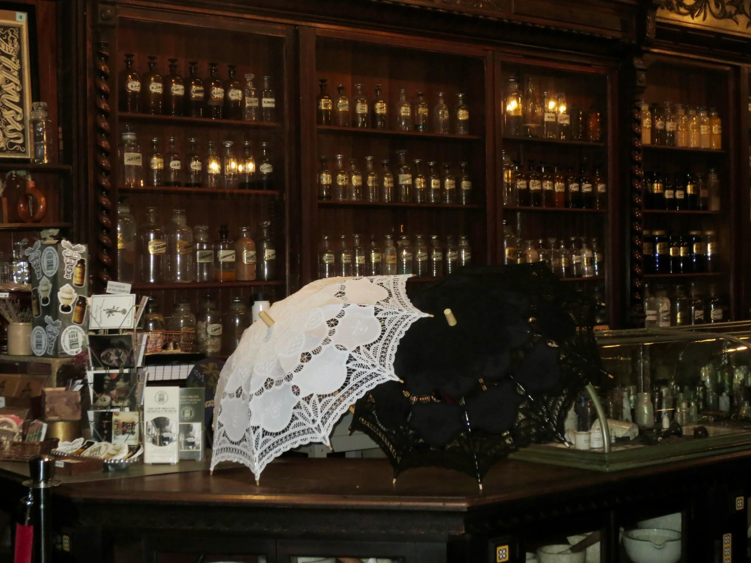 A wet knot is harder to untie🤍 

It was an absolute pleasure celebrating the newlyweds at the beautiful @pharmacymuseum 🔮
Guests enjoyed two custom cocktails as they danced in for the ceremony, and out for the second line! 

🍸Bride&rsquo;s Spell: 