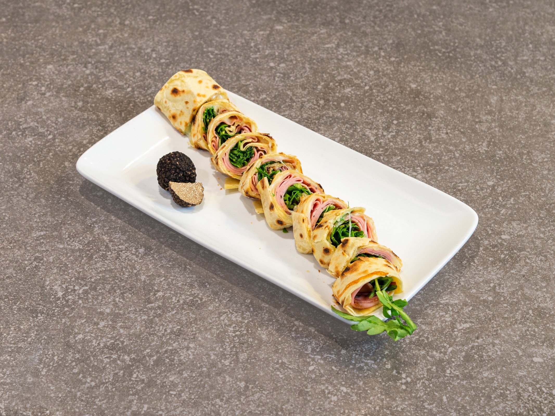 8609620_ComptoirGourmet_Food_PiadinaTruffe_NotOnMenu.jpg